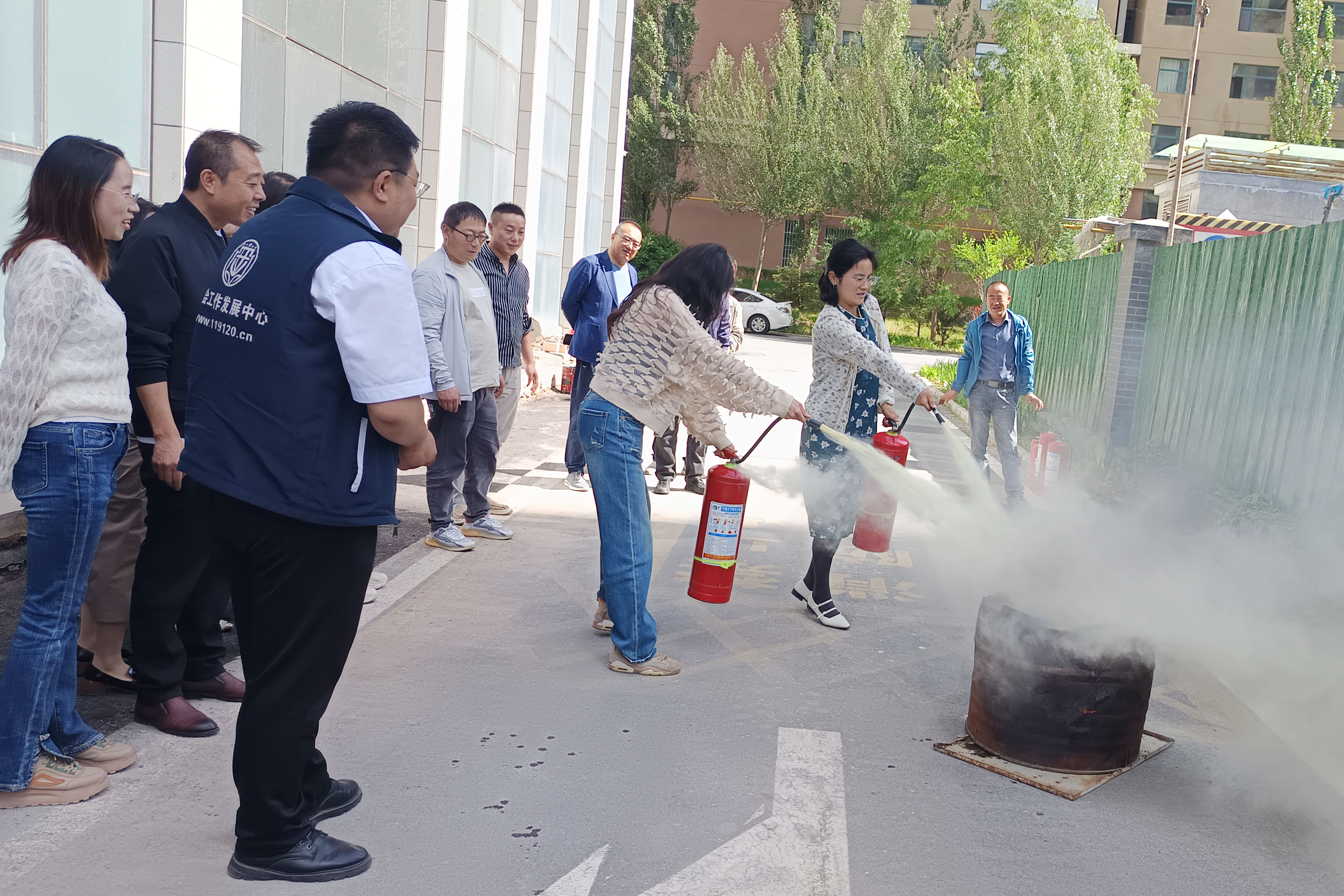 6月份集團公司開展滅火演練。.jpg
